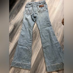 Womens/juniors wrangler jeans!!